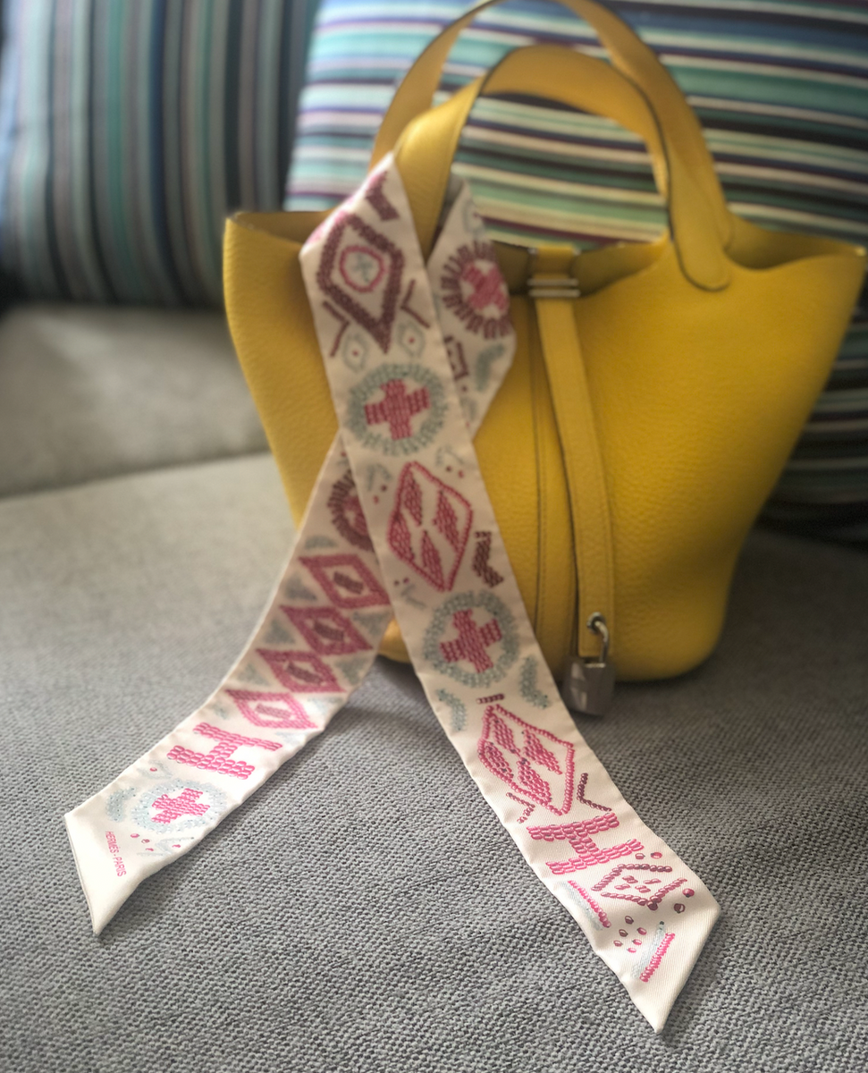 緊急入荷！ Hermes エルメスのツイリー ケリー・アン・ペルル
