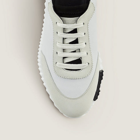 スニーカー 《バウンシング》