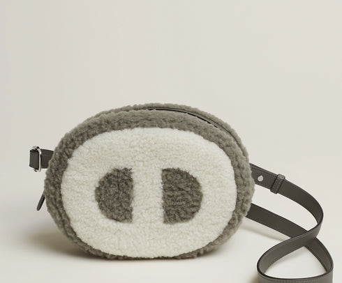 《イン・ザ・ループ》ベルトバッグ