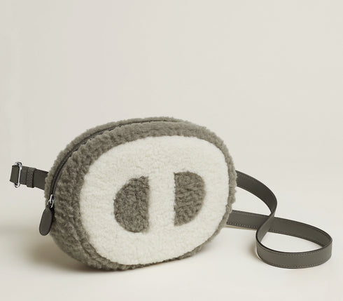 《イン・ザ・ループ》ベルトバッグ